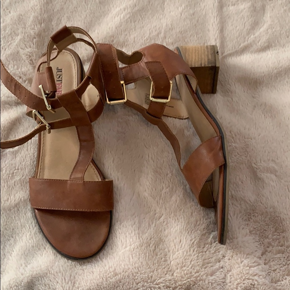 Tan area pot heels.